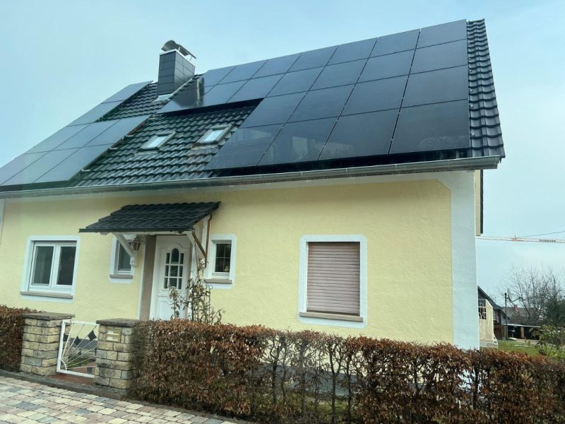 Photovoltaik-Anlage_Dachdecker_Rixen-Dach_Dachdeckerei_Moos-am-Bodensee