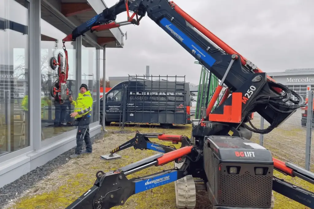 Großflächenverglasung: Glasmontage mit Kran durch die Glaserei Kleimann